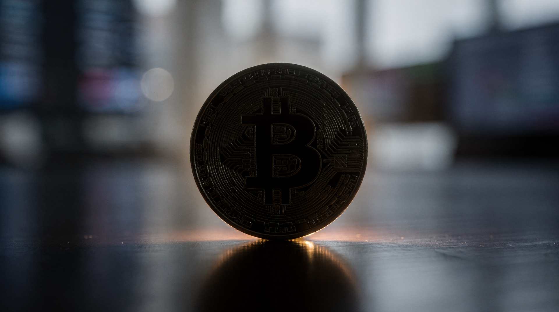 Bitcoin ETFs Post $865M in Inflows as Fear Index Holds at 30