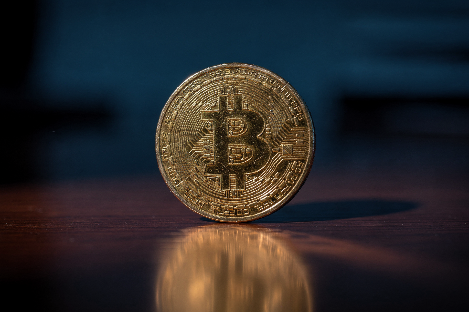 Bitcoin ETF Inflows Hit $853.5M as BTC Holds Five-Week Range
