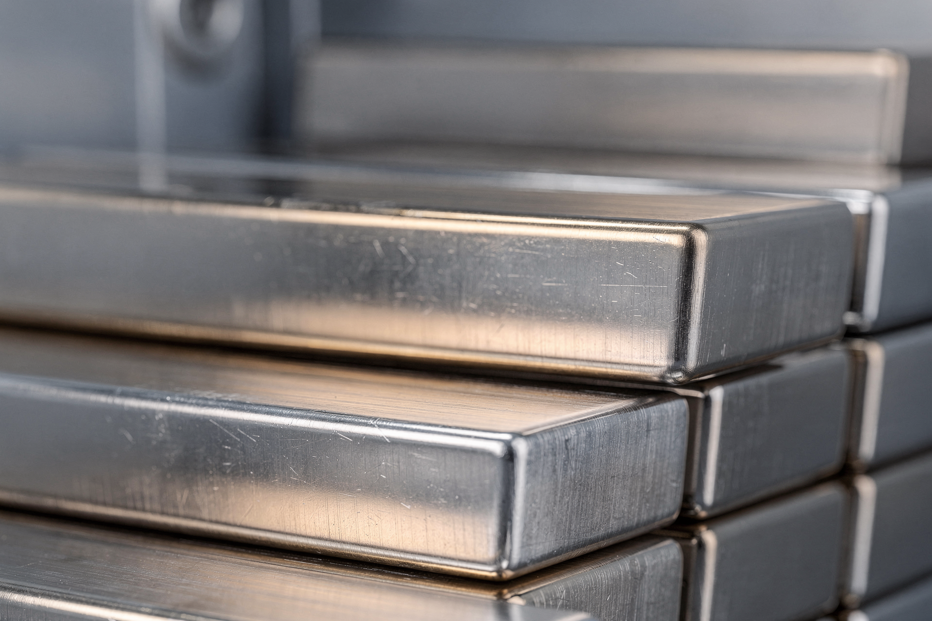 Gold Holds $4,092 as Fed Hawks Dissent, Silver Ratio Coiled, Oil Volatile on Iran