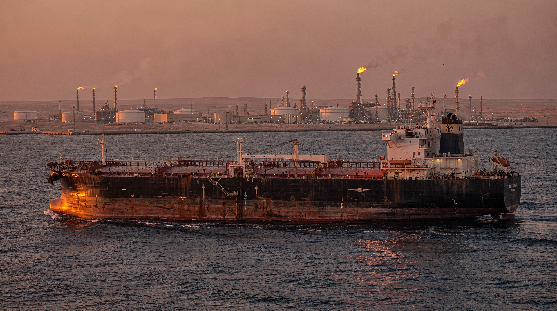 Gold and Oil Are Sending Conflicting Inflation Signals